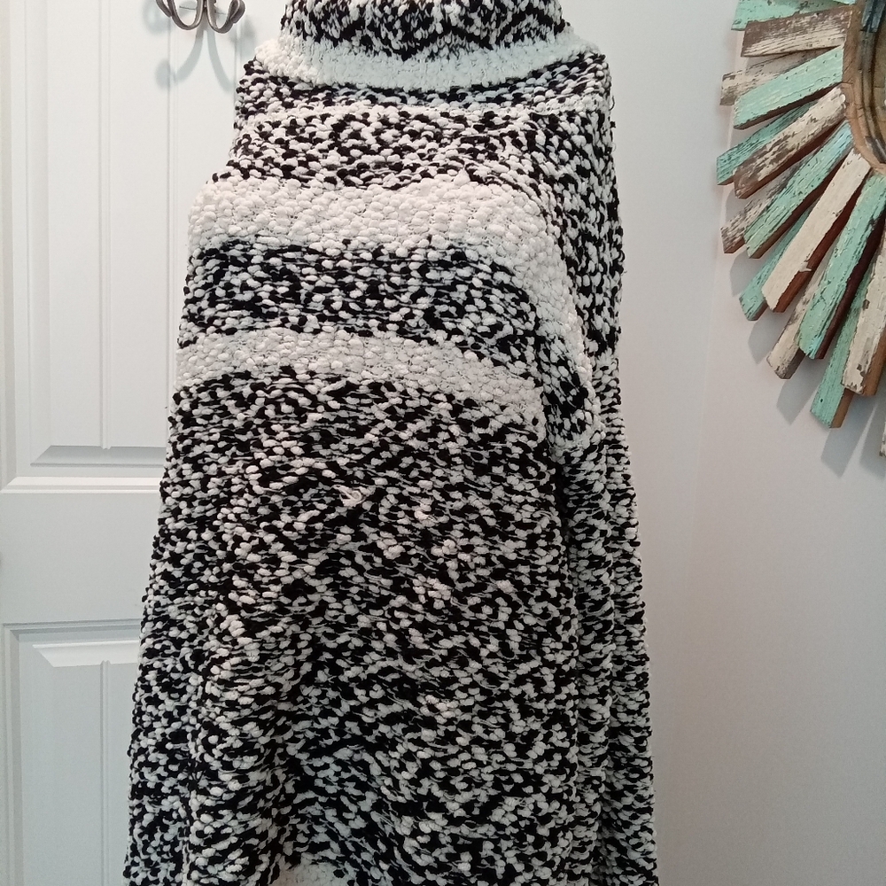 Mystree Cowl Neck Black & White Sweater Size M
